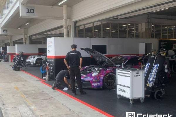 Pisos Pixel Criadeck na Porsche Cup Interlagos: Segurança e Organização para o Evento.